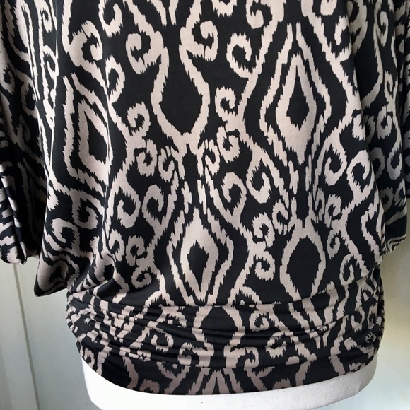 Blouse with cinch waist - Picture 2 of 5